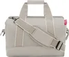 A studio shot of a beige duffel bag with a shoulder strap. Anteprima dell’immagine prodotto