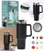 A collage of images showing a thermos mug with a handle and straw, its packaging, and various drinks. Náhled obrázku produktu