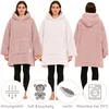 Three views of a woman wearing a hoodie blanket, with icons and text describing its features. Produktbild-Vorschau