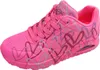 A single pink Skechers sneaker with a heart pattern. Voir les images du produit