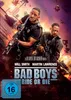 Two men in tactical gear holding guns, with a city skyline and explosions in the background. Produktbild-Vorschau