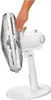 A hand adjusting a white desk fan. Anteprima dell’immagine prodotto