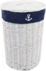 A white wicker laundry basket with a navy blue band and an anchor emblem. Anteprima dell’immagine prodotto
