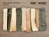 Several pieces of firewood are arranged vertically on a wooden surface. Voir les images du produit