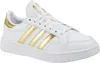 A white Adidas Team Court shoe with gold accents. Produktbild-Vorschau