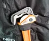 A close-up of a tool attached to black fabric. Anteprima dell’immagine prodotto
