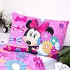 A close-up shot of a Minnie Mouse themed pillow and bedding set. Anteprima dell’immagine prodotto