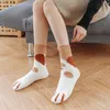 INF Flauschige Katzensocken mit Katzenpfoten 6 verschiedene Produktbild-Vorschau 4