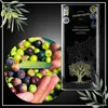 A tin of olive oil is shown next to a hand holding olives, with olive branches framing the image. Produktbild-Vorschau