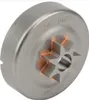 A close-up, angled view of a metal sprocket for a chainsaw. Anteprima dell’immagine prodotto