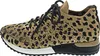 A side view of a single women's sneaker. Anteprima dell’immagine prodotto