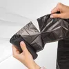 Sacs poubelle noirs classiques et robustes de 60 litres, 1 Voir les images du produit 3