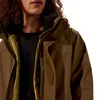 Mann trägt die wasserdichte Hillwalker 2.0 Gemini Jacke von Berghaus; braun mit gelben Akzenten. Produktbild-Vorschau