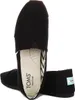 A pair of black Toms shoes shown from a slightly elevated angle, with one shoe in the foreground and the other slightly behind and to the side. Voir les images du produit