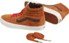 A pair of Vans Sk8-Hi sneakers and a pair of extra laces. Voir les images du produit