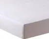A close-up, angled view of a white fitted sheet. Produktbild-Vorschau