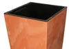 A close-up view of the top portion of a square planter with an orange, marble-like exterior and a black interior liner. Voir les images du produit