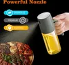 A hand holding an oil sprayer over a platter of grilled food. Produktbild-Vorschau