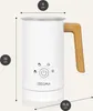 A white milk frother with a wooden handle is shown with dimensions indicated by lines and circles with numbers. Produktbild-Vorschau