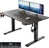 A black adjustable standing desk with two monitors, a keyboard, a mouse, a cup holder with a cup, and a headphone holder with headphones. A separate control panel is shown below the desk. Anteprima dell’immagine prodotto