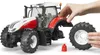 A hand is shown attaching a wheel to a toy tractor. Anteprima dell’immagine prodotto