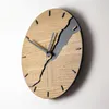 Elegante, schlichte Wanduhr aus Holz mit kreativen Produktbild-Vorschau 3