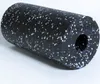 A black foam roller with blue and white speckles, shown on a white background. Anteprima dell’immagine prodotto