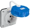 A close-up view of a white and blue electrical socket with its protective blue cover open. Produktbild-Vorschau