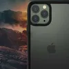 A close-up of the back of an iPhone with a landscape in the background. Anteprima dell’immagine prodotto