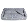 A pet bed with a triangular pattern. Anteprima dell’immagine prodotto