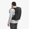 Schwarzer Rucksack "Trailblazer Xt 35" von Montane; getragen von einer Person in grauer Jacke; im Outdoor-Setting. Produktbild-Vorschau