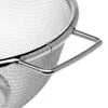 Close-up of a metal sieve handle and mesh. Anteprima dell’immagine prodotto