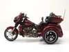 A model of a red Harley Davidson CVO Tri Glide motorcycle against a white background. Anteprima dell’immagine prodotto