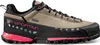 Wanderschuhe für Damen; Modell "TX5 Low Woman GTX" von La Sportiva; in beige mit schwarzen und pinken Akzenten. Podgląd zdjęcia produktu