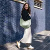 reisenthel GO5058 Moonbag puffer iced matcha Trendige Produktbild-Vorschau 9