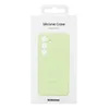 A light green silicone phone case for a Samsung Galaxy S24 is displayed in its packaging. Voir les images du produit
