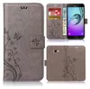 A collage of images showing a phone case from different angles, including its interior card slots and a phone inserted. Produktbild-Vorschau