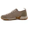 Side view of a tan women's hiking shoe against a white background. Voir les images du produit