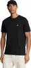 A man wearing a black t-shirt and a black baseball cap, standing against a white background. Produktbild-Vorschau