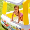 Piscine gonflable pour enfants dans le jardin avec abri Voir les images du produit 40
