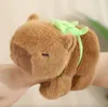 Kapibara Kuscheltier mit Rucksack – Handspielzeug mit Produktbild-Vorschau 4