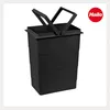 A black trash can insert with a handle and lid, shown against a white background. Anteprima dell’immagine prodotto