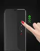 A hand is shown interacting with a phone case that has a smart view window. Produktbild-Vorschau