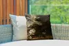 MuchoWow® Outdoor Kissen - Eine Henne mit Küken, bedroht Produktbild-Vorschau 3