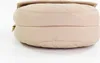 A close-up side view of a beige quilted handbag. Anteprima dell’immagine prodotto