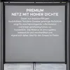 A close-up of a gray roller blind with text describing its features. Produktbild-Vorschau