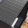 A close-up view of the woven texture of a black outdoor furniture set, with a silver handle visible on the side. Anteprima dell’immagine prodotto