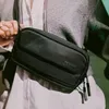 Incase Crosstown Sling Sac – Poche doublée de Fourrure Voir les images du produit 4