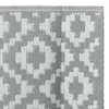 A close-up view of a gray and white patterned outdoor rug. Podgląd zdjęcia produktu