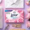 Lenor Pink Blossom Zapachowe arkusze do prania, 34 sztuki Podgląd zdjęcia produktu 4